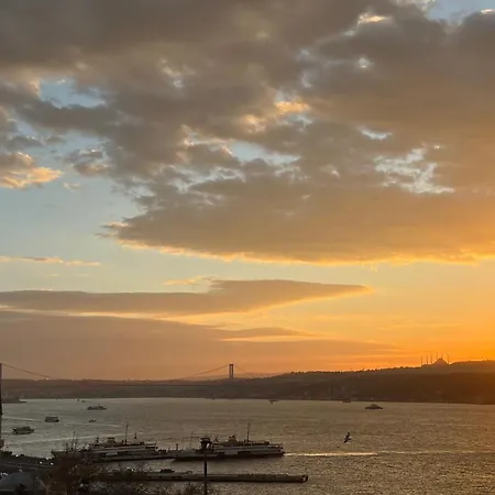 Deluxe Duplex W 210 Bosphorus View In Cihangir Appartement